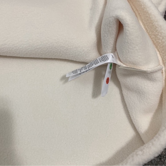 Madewell (Re)sourced Fleece
Bubble-Sleeve Hoodie
Sweatshirt size Large - Picture 4 of 5